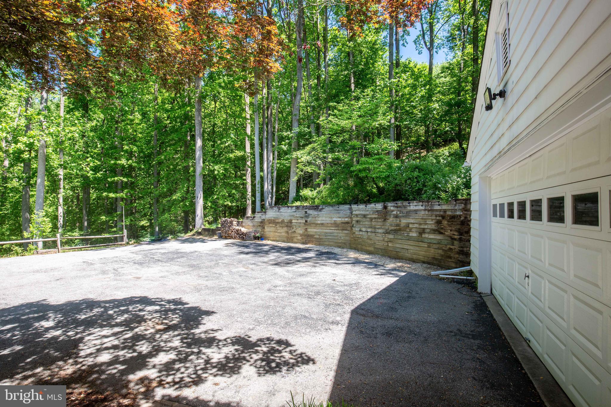 Parking area ideal for camper or multiple cars