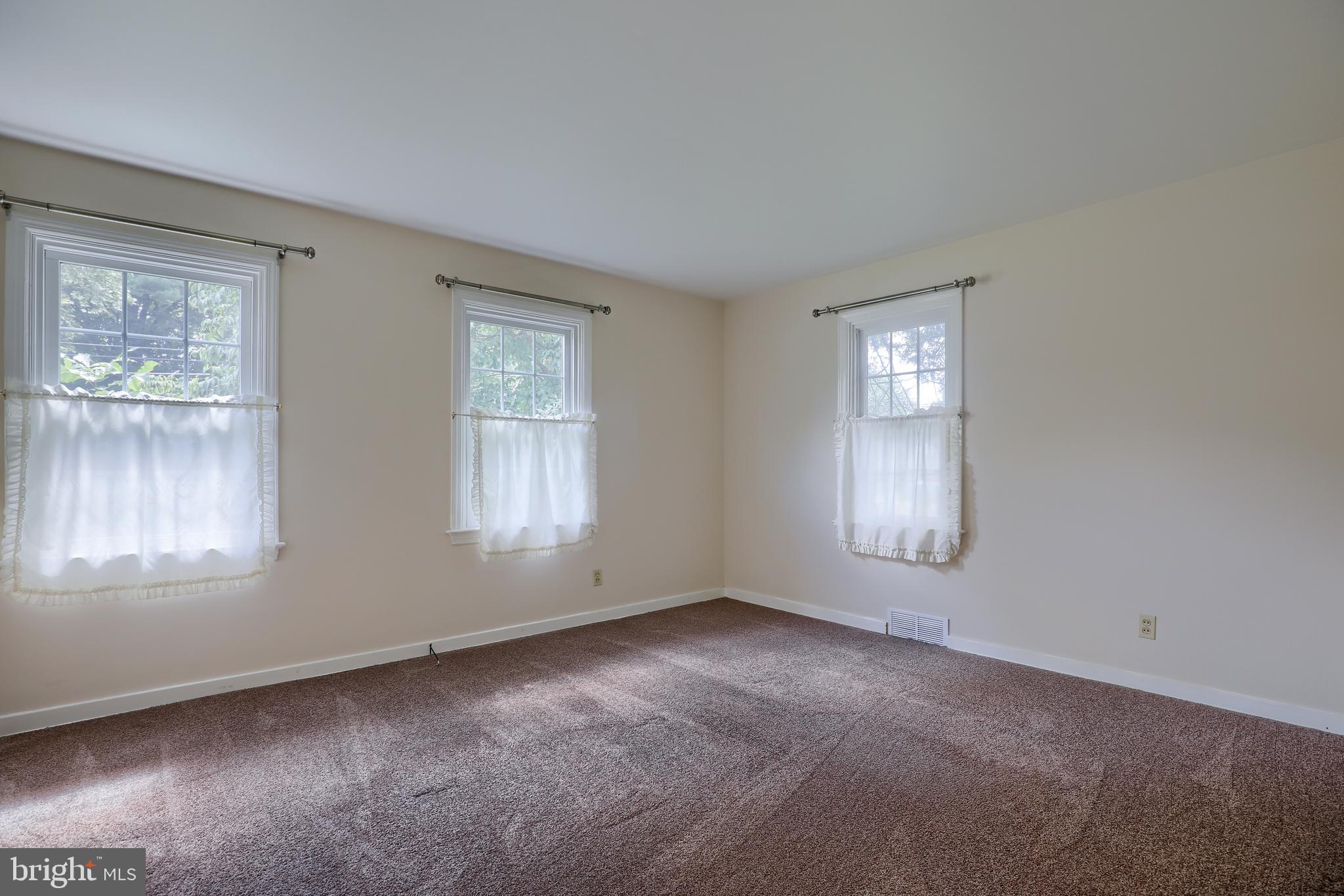 1565 Eden Road Lancaster, PA 17601 - Photo 20 of 33 an empty room with windows