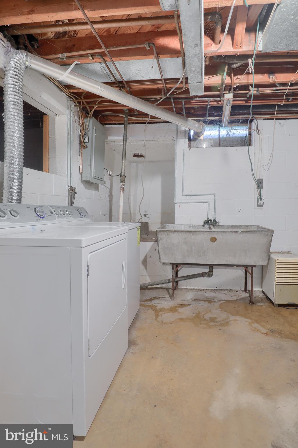 1565 Eden Road Lancaster, PA 17601 - Photo 23 of 33 a bathroom with a sink and a mirror