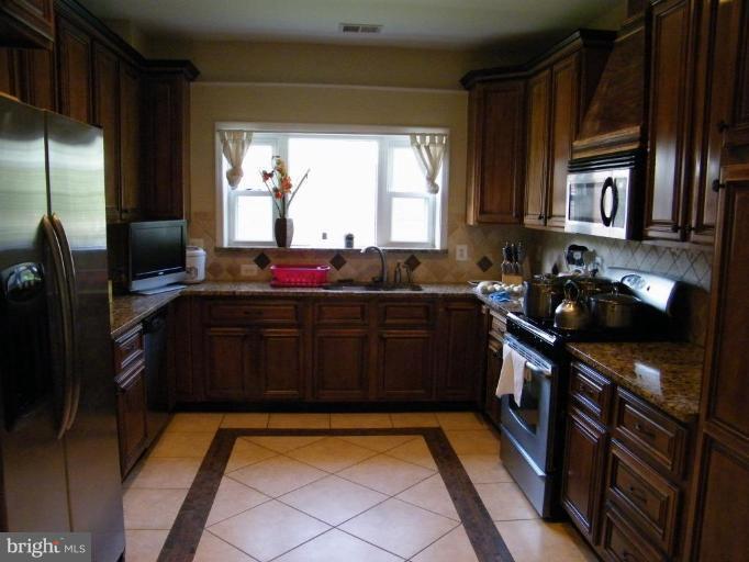 6013 Amherst Avenue Springfield, VA 22150 - Photo 8 of 11 a kitchen with sink and cabinets