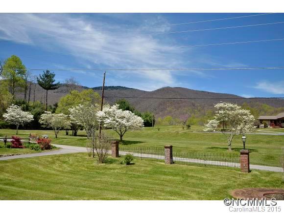 599 Walker Road Waynesville, NC 28786 - Photo 2 of 24