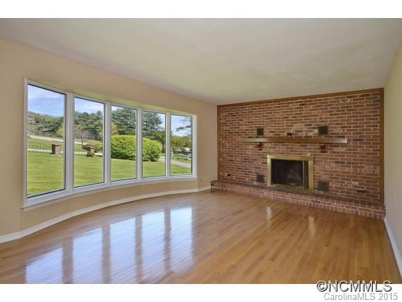 599 Walker Road Waynesville, NC 28786 - Photo 3 of 24