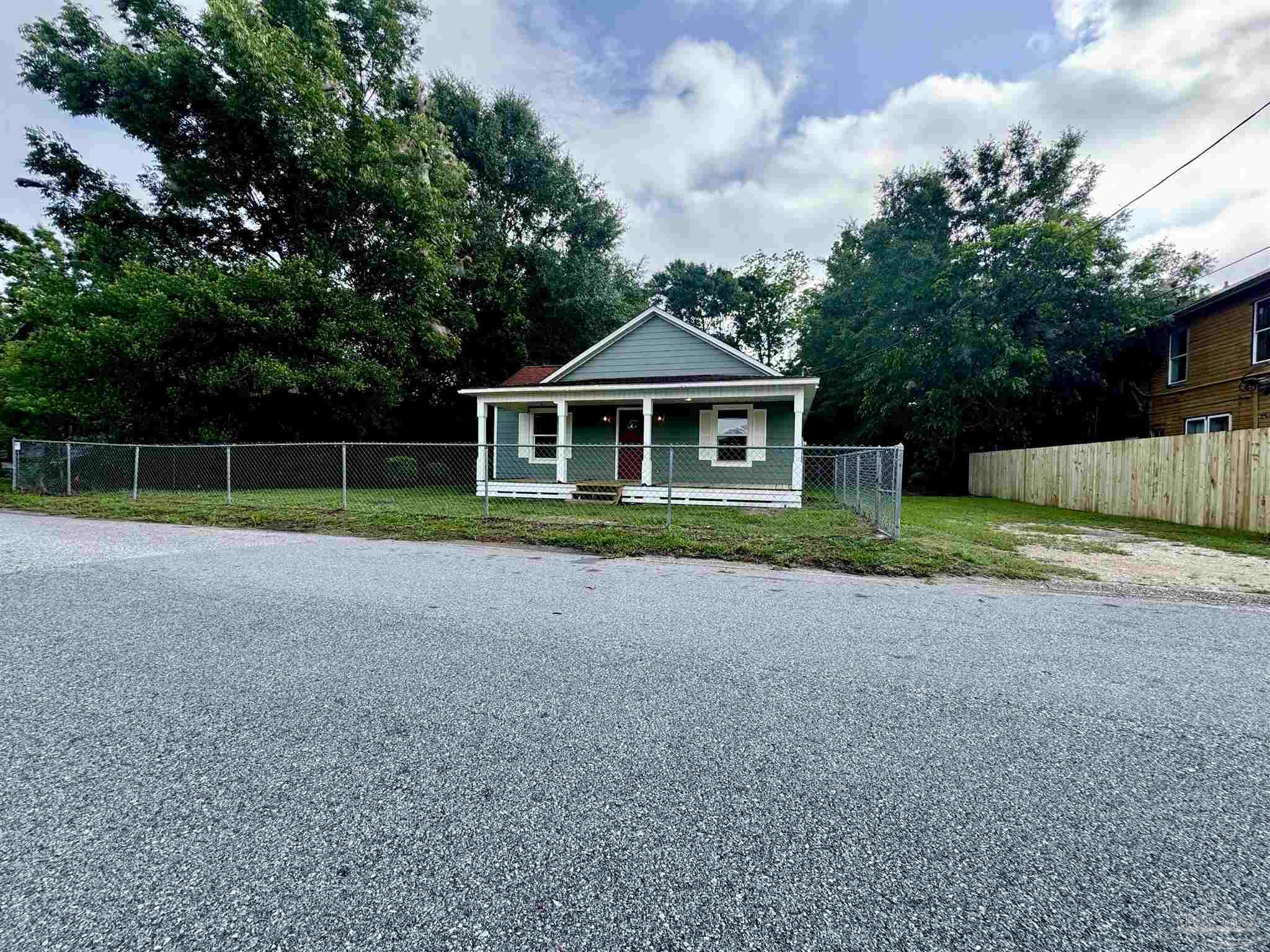 424 Front Street Century, FL 32535 - Photo 11 of 48