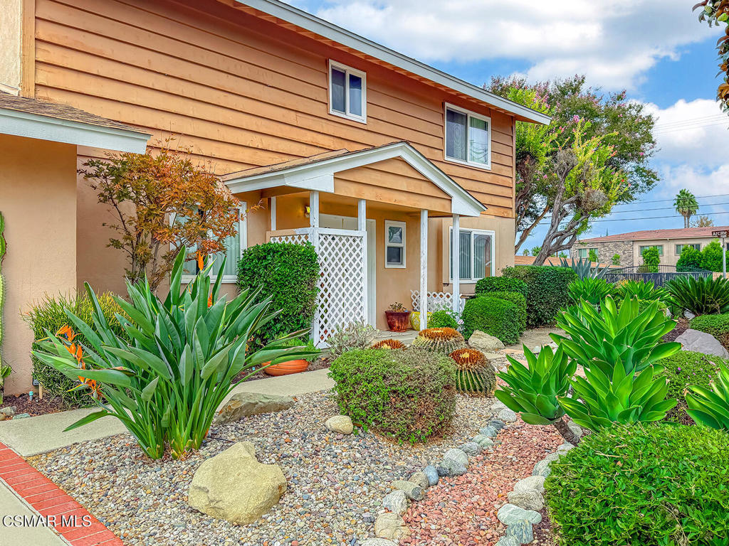 1191 Roldan Avenue Simi Valley, CA 93065 - Photo 2 of 29 aFront5