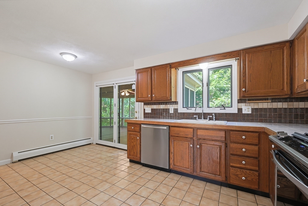 16 Blacksmith Road Cumberland, RI 02864 - Photo 13 of 36