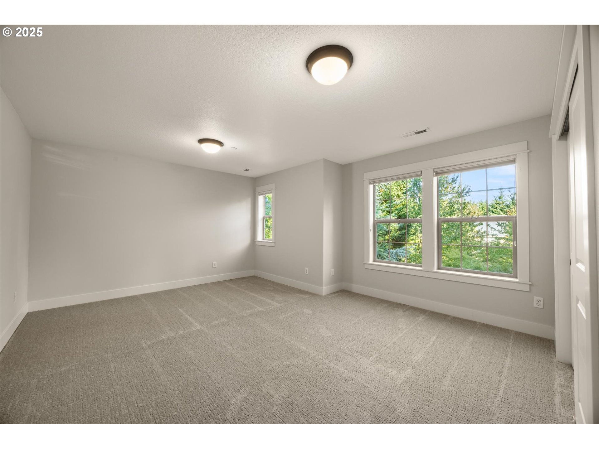 10949 Southwest 30th Place Portland, OR 97219 - Photo 36 of 47 Gallery Image 36
