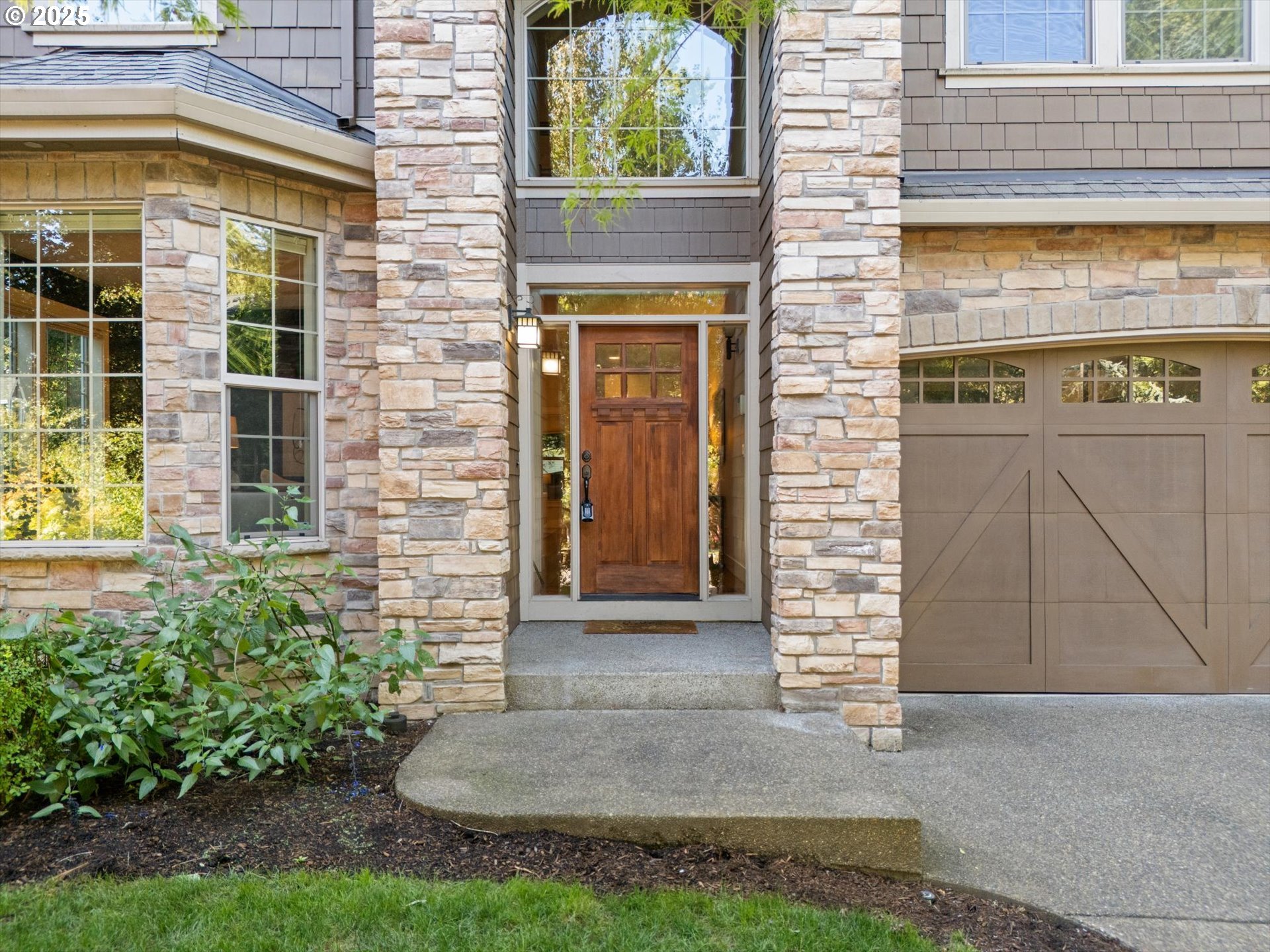 10949 Southwest 30th Place Portland, OR 97219 - Photo 5 of 47 Gallery Image 5