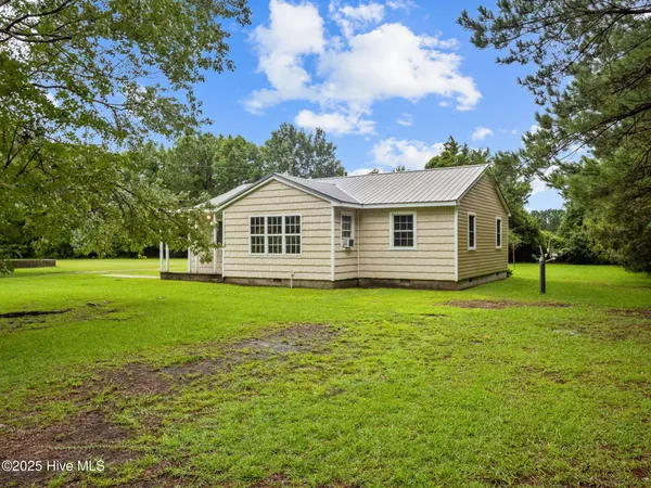 $199,900 | 195 Queens Creek Road, Swansboro, NC 28584