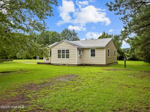 $199,900 | 195 Queens Creek Road, Swansboro, NC 28584