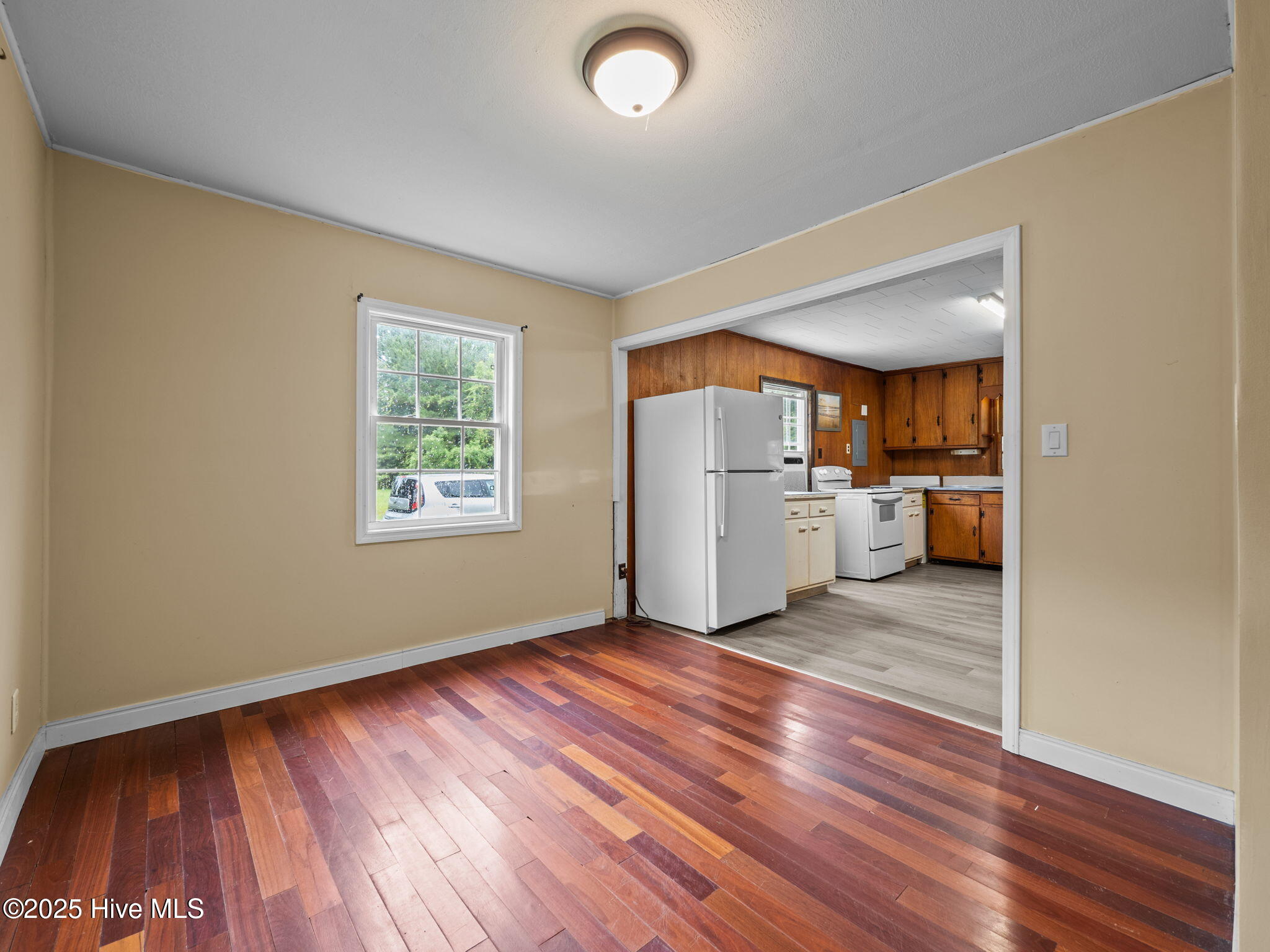 195 Queens Creek Road Swansboro, NC 28584 - Photo 12 of 40 Dining room