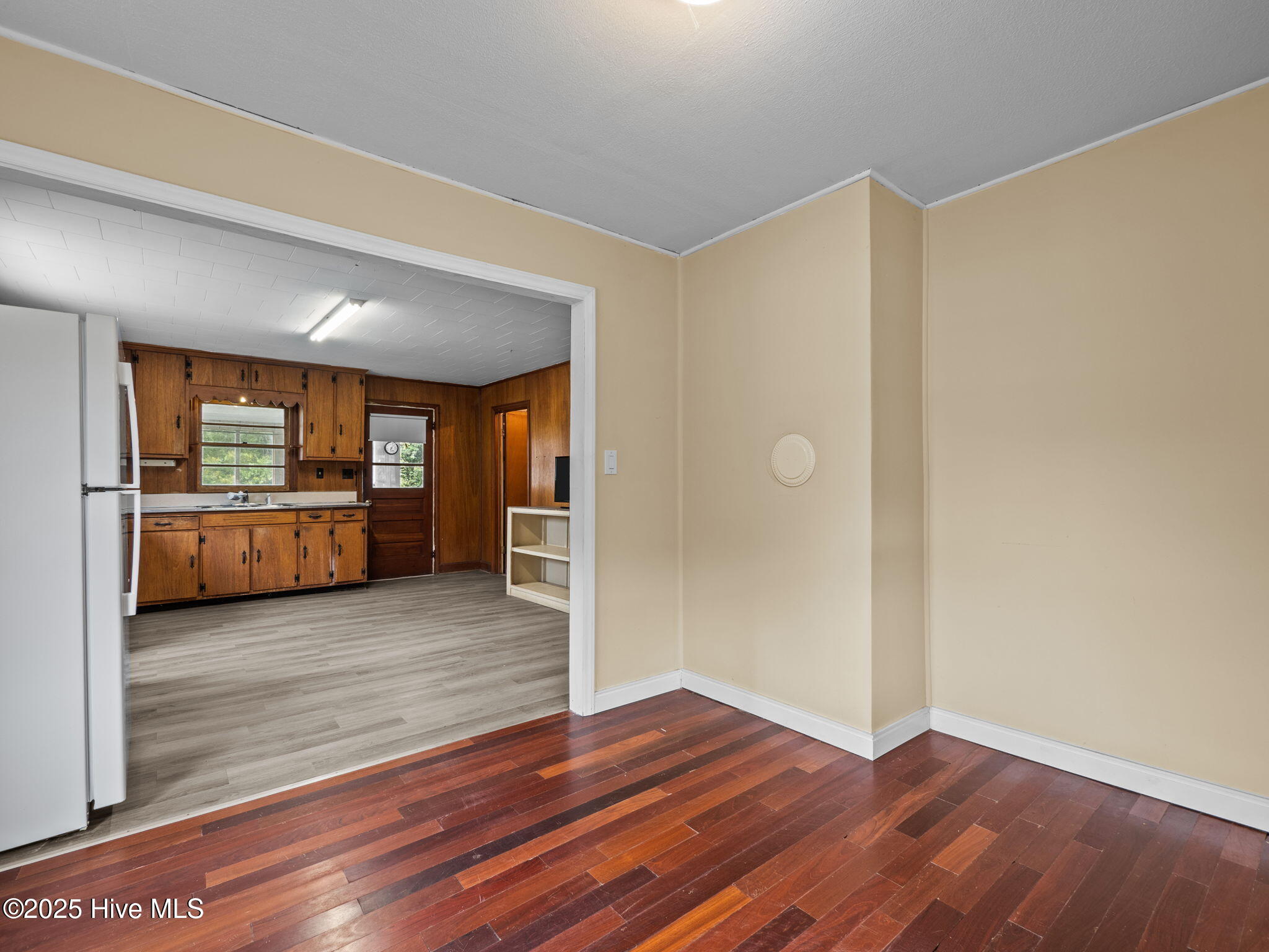 195 Queens Creek Road Swansboro, NC 28584 - Photo 13 of 40 DR to kitchen