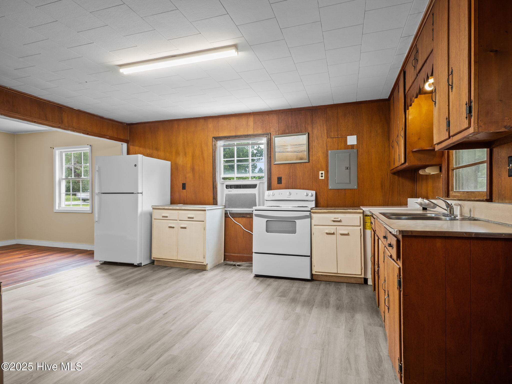195 Queens Creek Road Swansboro, NC 28584 - Photo 14 of 40 Kitchen