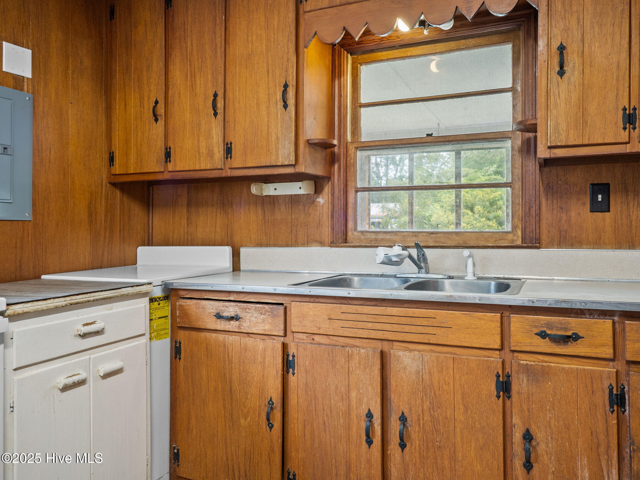 195 Queens Creek Road Swansboro, NC 28584 - Photo 16 of 40 Kitchen