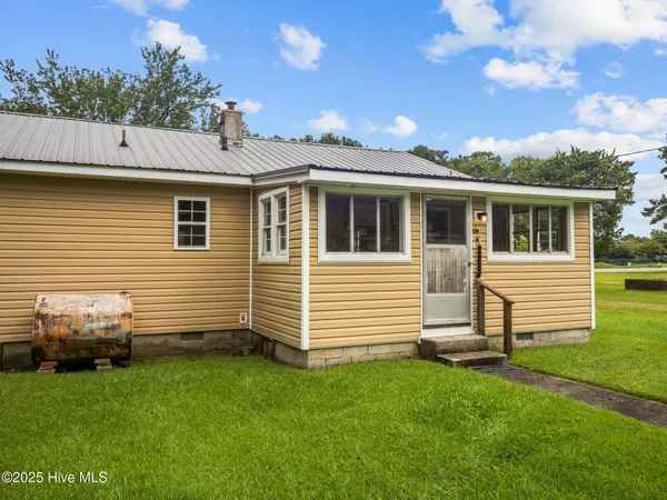 $199,900 | 195 Queens Creek Road, Swansboro, NC 28584