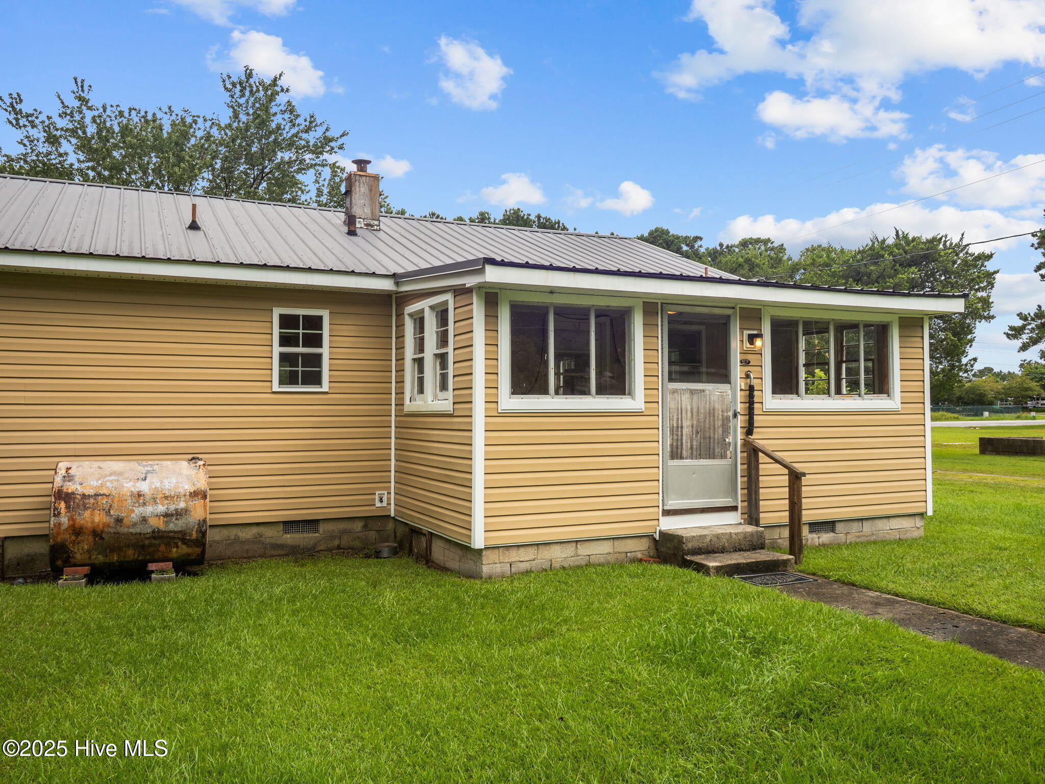 195 Queens Creek Road Swansboro, NC 28584 - Photo 19 of 40 Back view