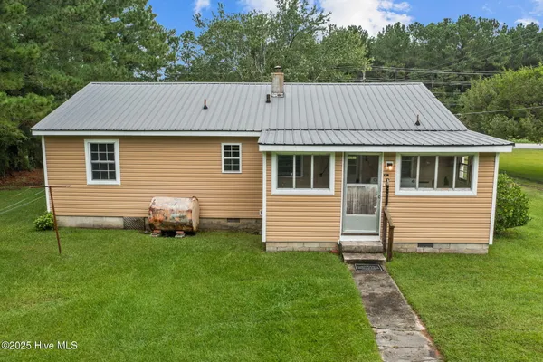 $199,900 | 195 Queens Creek Road, Swansboro, NC 28584
