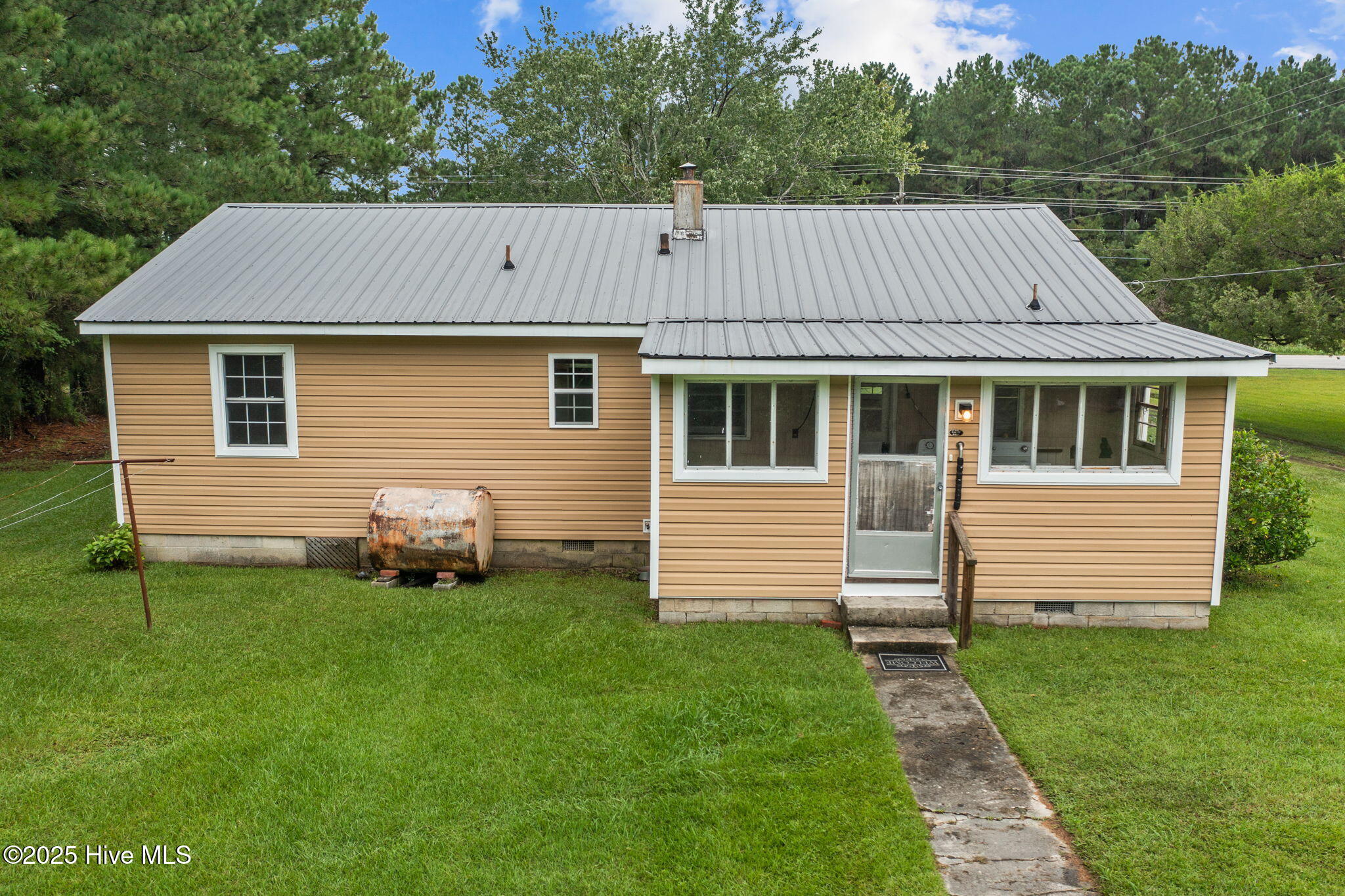 195 Queens Creek Road Swansboro, NC 28584 - Photo 21 of 40 Back view