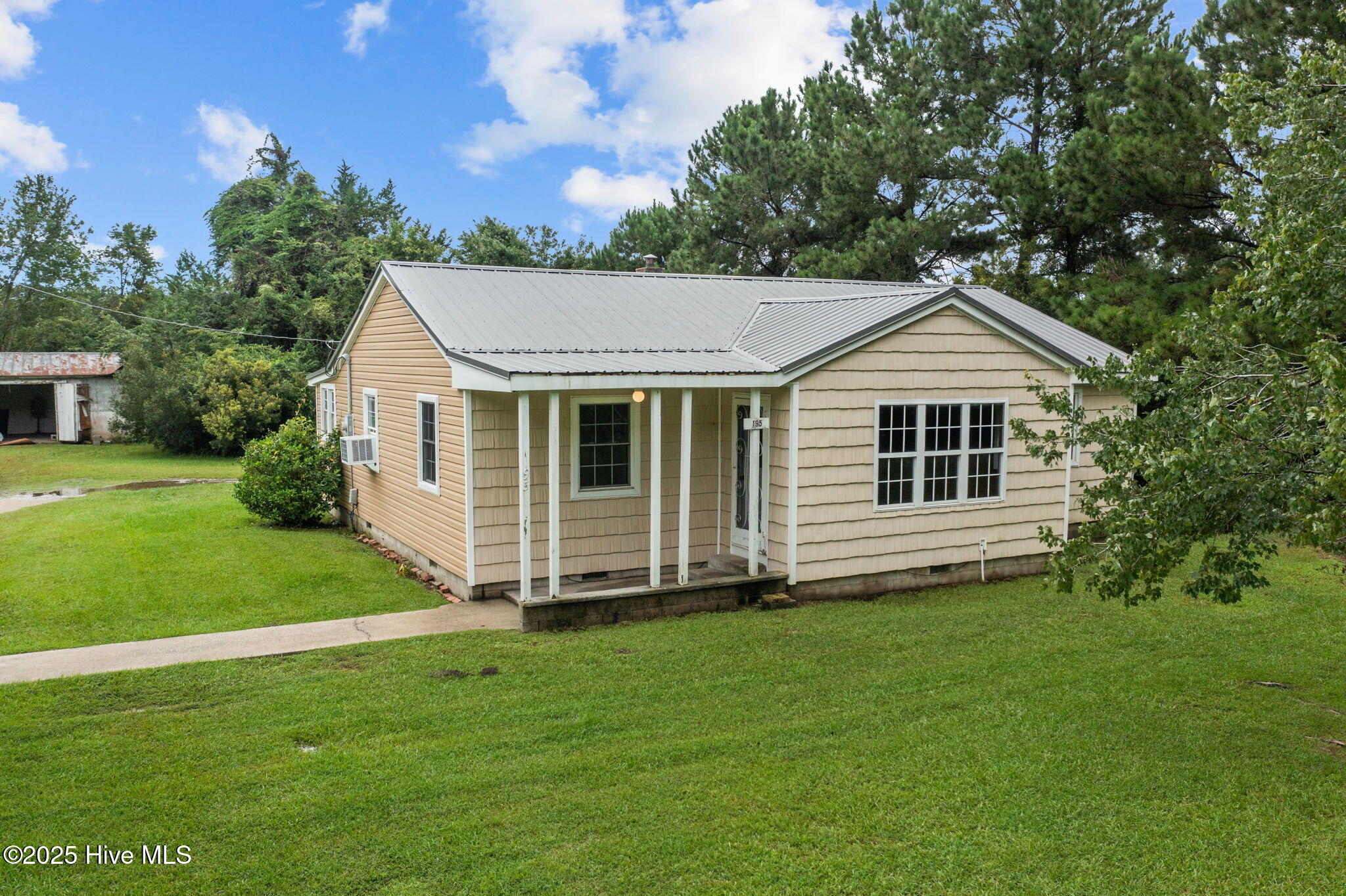 195 Queens Creek Road Swansboro, NC 28584 - Photo 22 of 40 Front view
