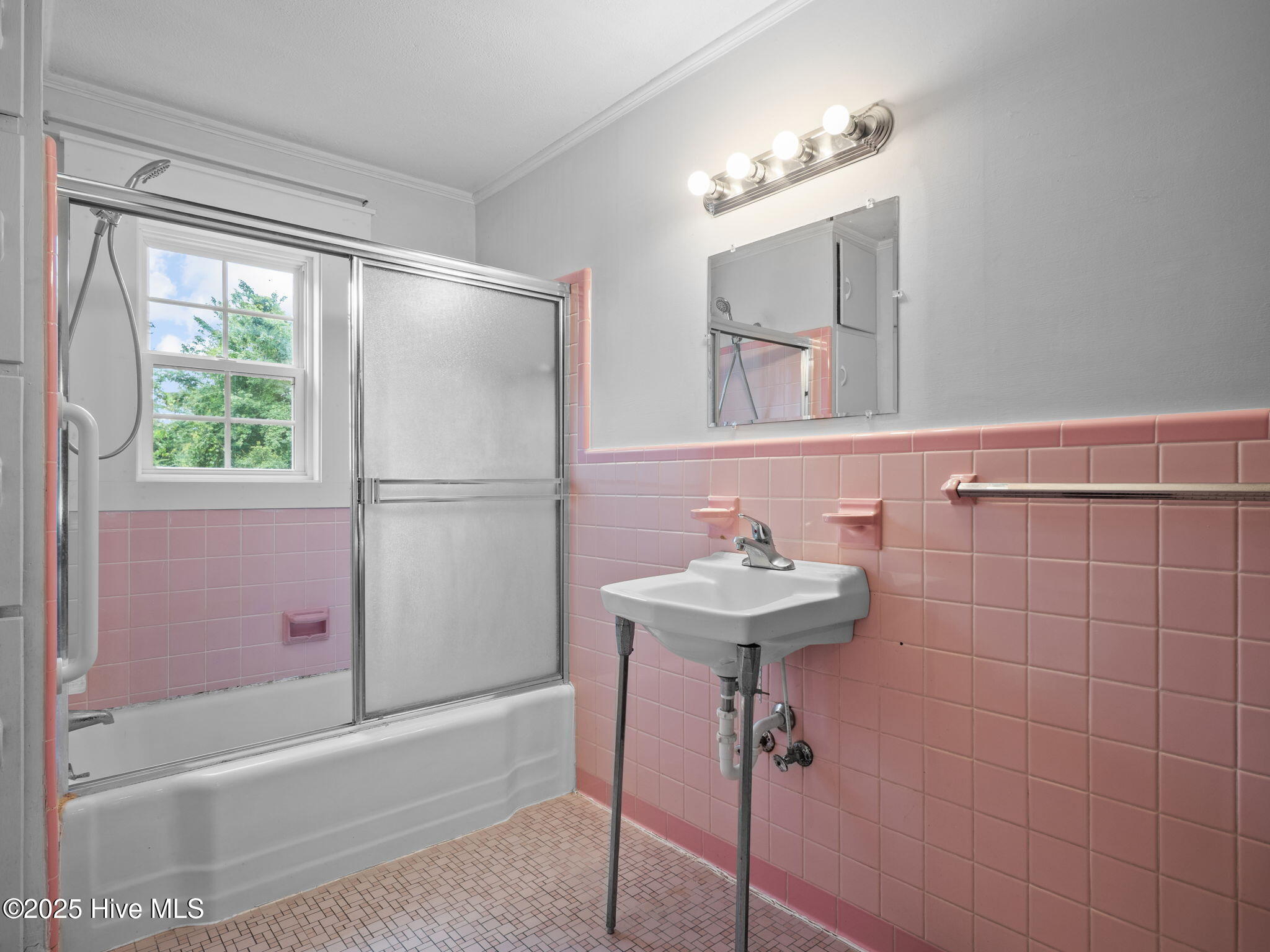 195 Queens Creek Road Swansboro, NC 28584 - Photo 29 of 40 Bathroom