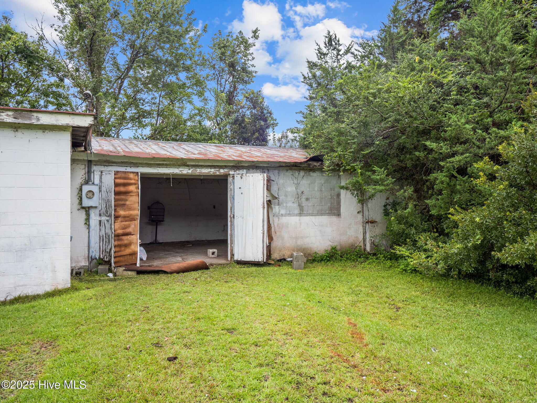 195 Queens Creek Road Swansboro, NC 28584 - Photo 35 of 40 Shed