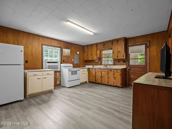 $199,900 | 195 Queens Creek Road, Swansboro, NC 28584