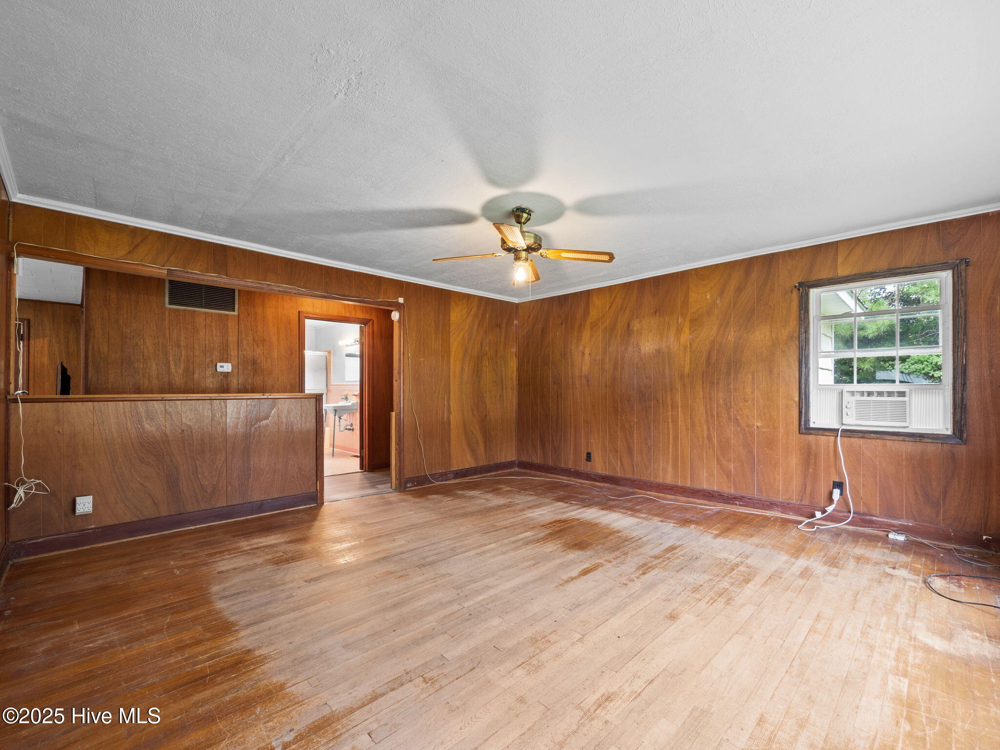 195 Queens Creek Road Swansboro, NC 28584 - Photo 6 of 40 Living room
