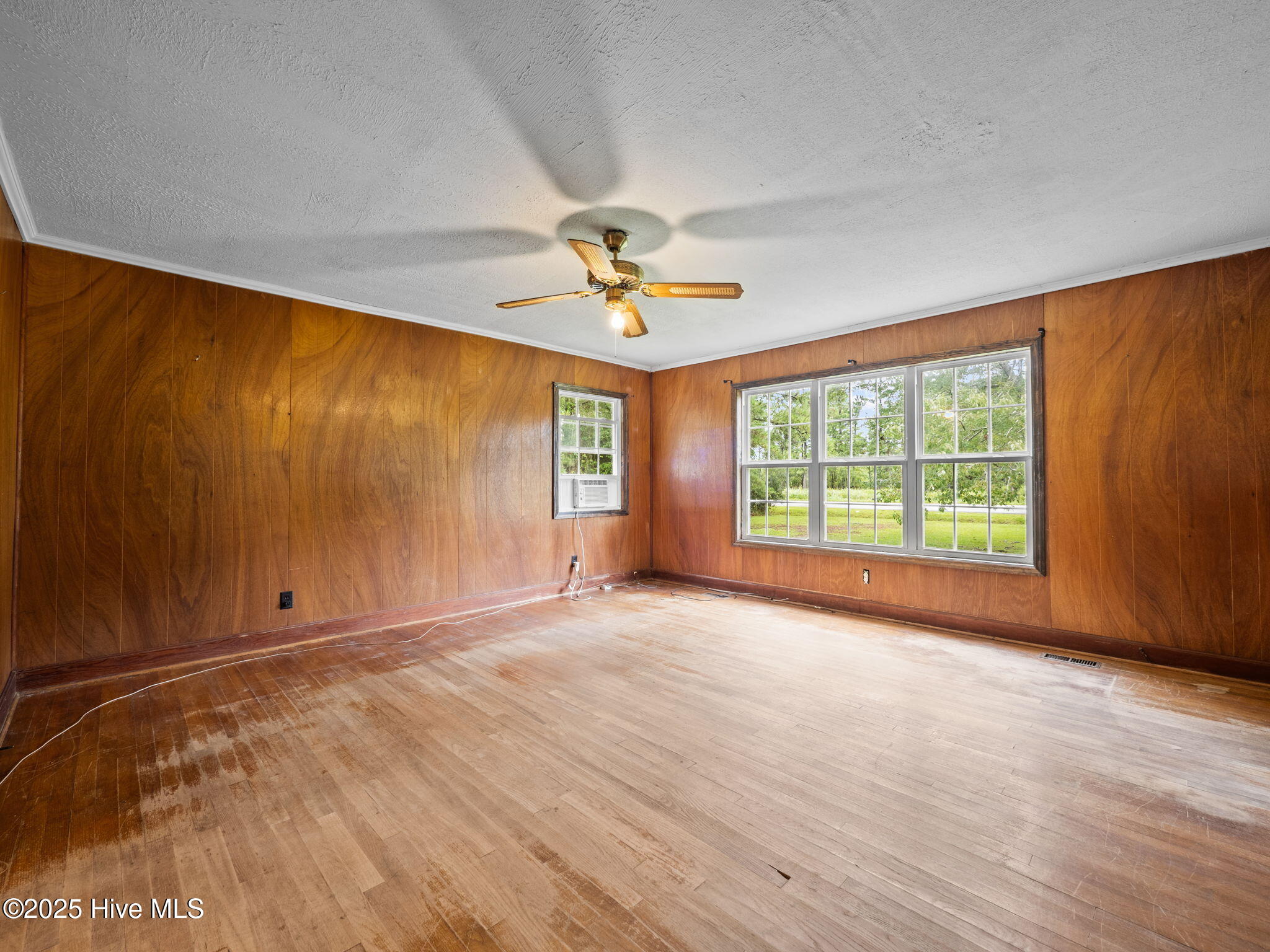 195 Queens Creek Road Swansboro, NC 28584 - Photo 7 of 40 Living room