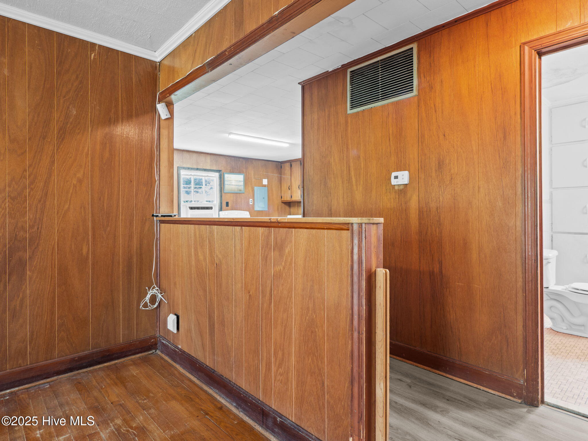 195 Queens Creek Road Swansboro, NC 28584 - Photo 8 of 40 LR/hallway