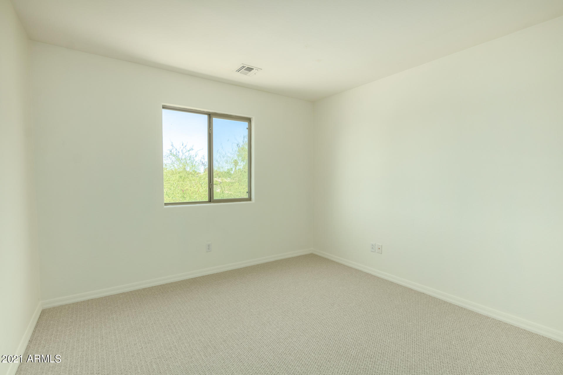 126 East Catclaw Street Gilbert, AZ 85296 - Photo 16 of 22 MIDDLE BEDROOM UPSTAIRS