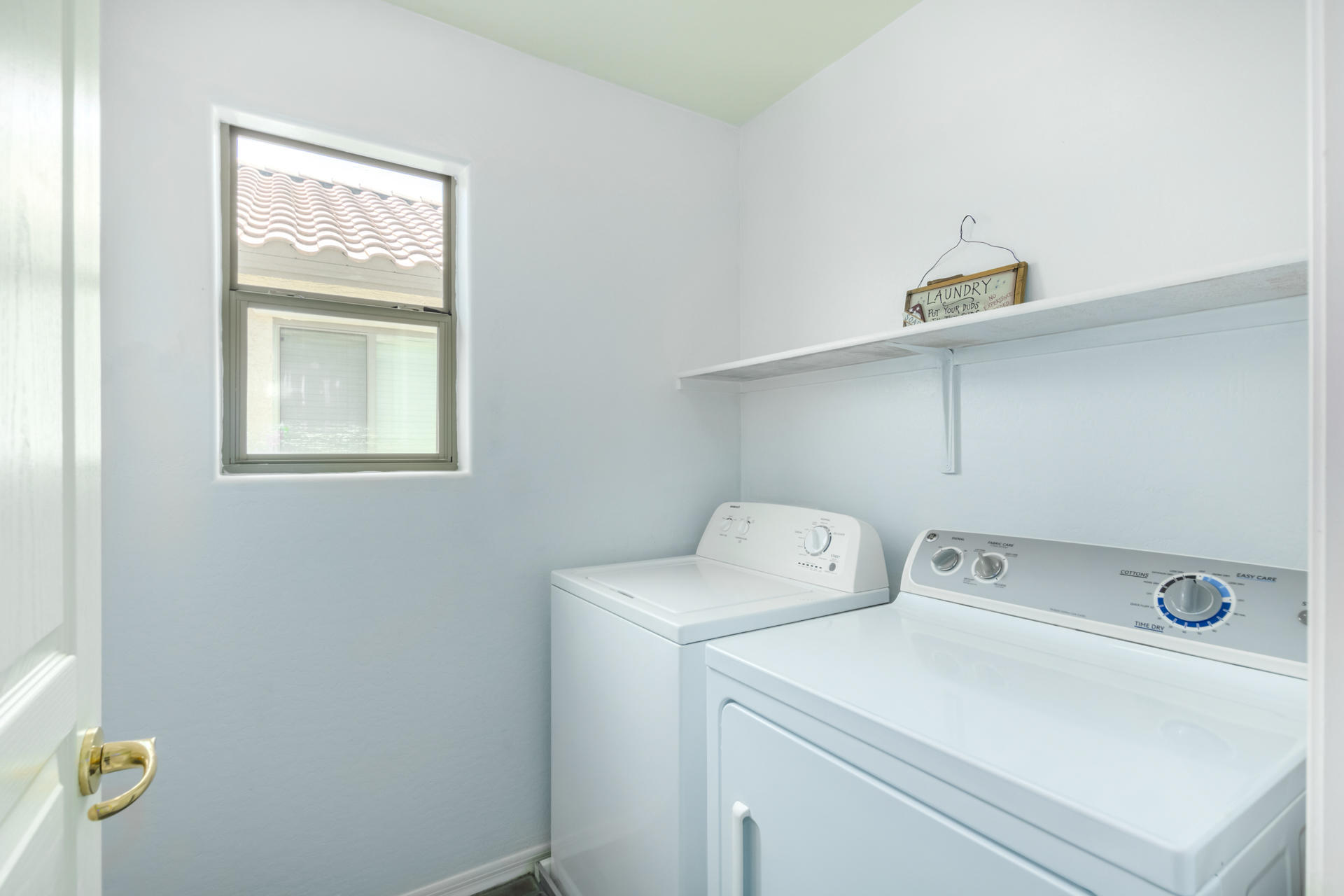 126 East Catclaw Street Gilbert, AZ 85296 - Photo 18 of 22 UPSTAIRS LAUNDRY ROOM