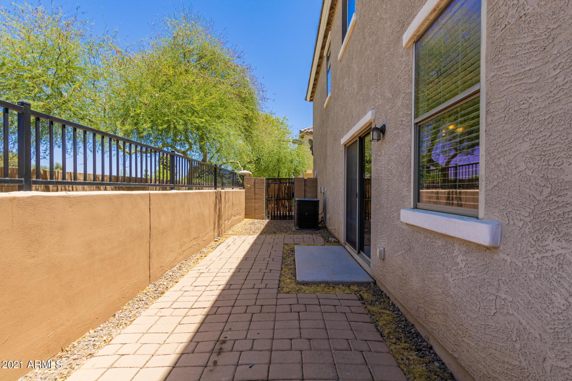 126 East Catclaw Street Gilbert, AZ 85296 - Photo 21 of 22 PRIVATE YARD ON NORTH SIDE OF HOME