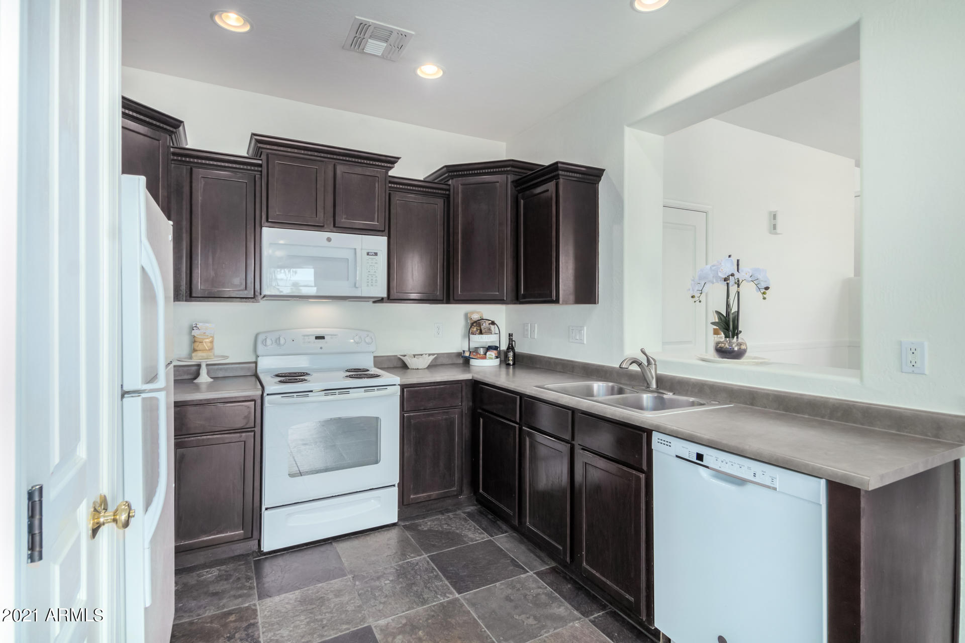 126 East Catclaw Street Gilbert, AZ 85296 - Photo 6 of 22 SPACIOUS KITCHEN