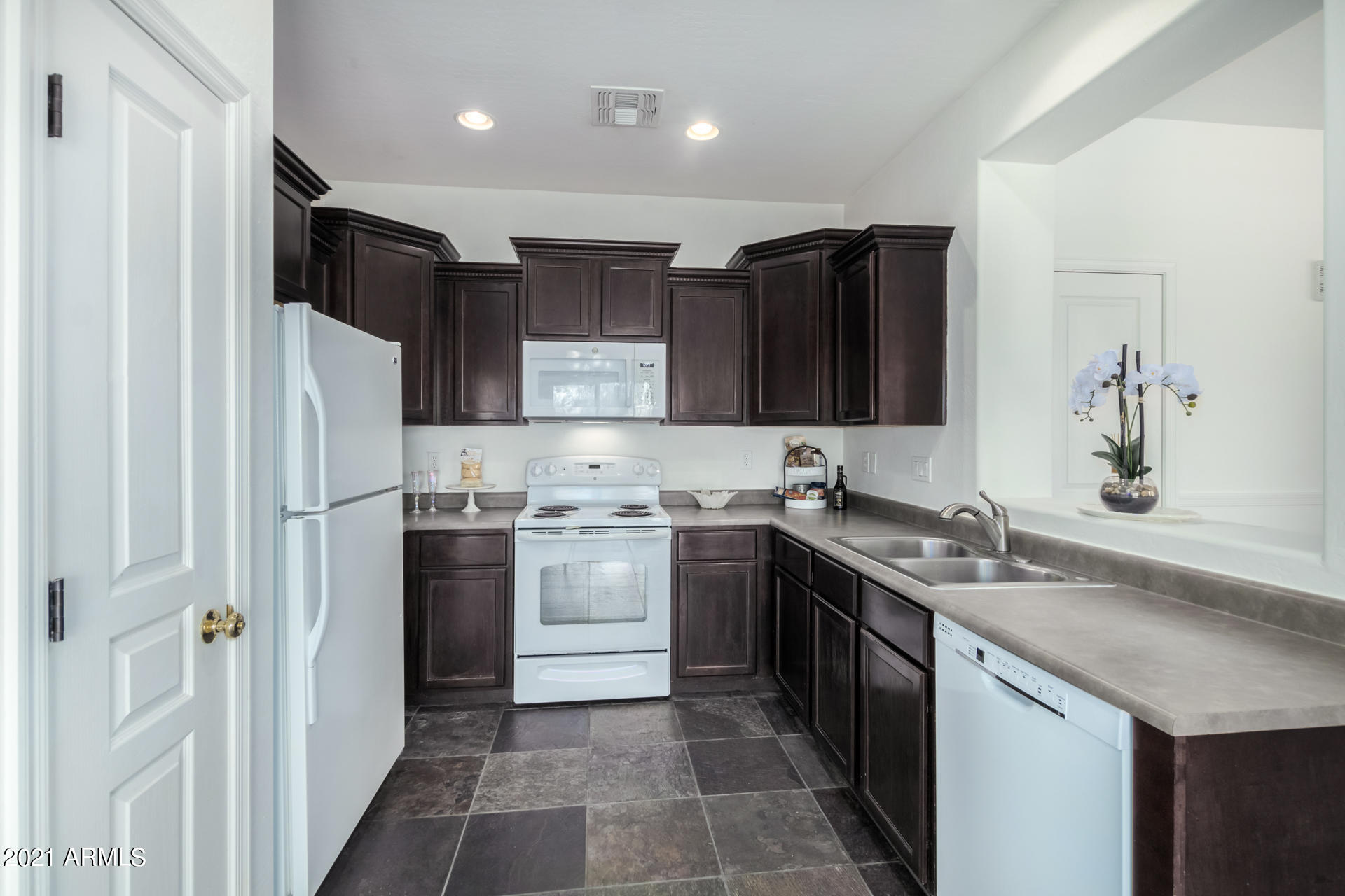 126 East Catclaw Street Gilbert, AZ 85296 - Photo 8 of 22 LOOK AT ALL THE COUNTER SPACE