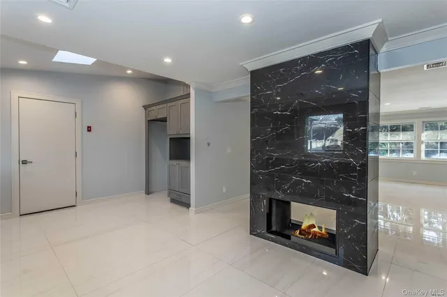 $5,500 | 292 Acre Lane, Hicksville, NY 11801