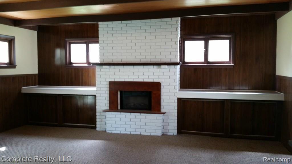 3139 North Belsay Road Flint, MI 48506 - Photo 18 of 27 Family Room 19x19 Electric Fireplace