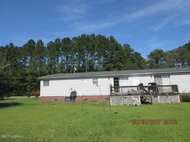 646 Whitestocking Road Burgaw, NC 28425 - Photo 5 of 19 IMG_0630