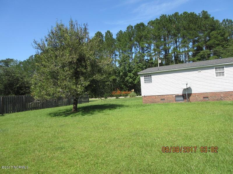 646 Whitestocking Road Burgaw, NC 28425 - Photo 7 of 19 IMG_0632