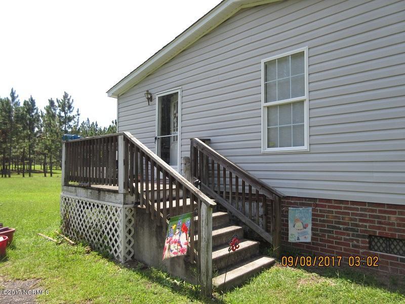 646 Whitestocking Road Burgaw, NC 28425 - Photo 10 of 19 IMG_0635