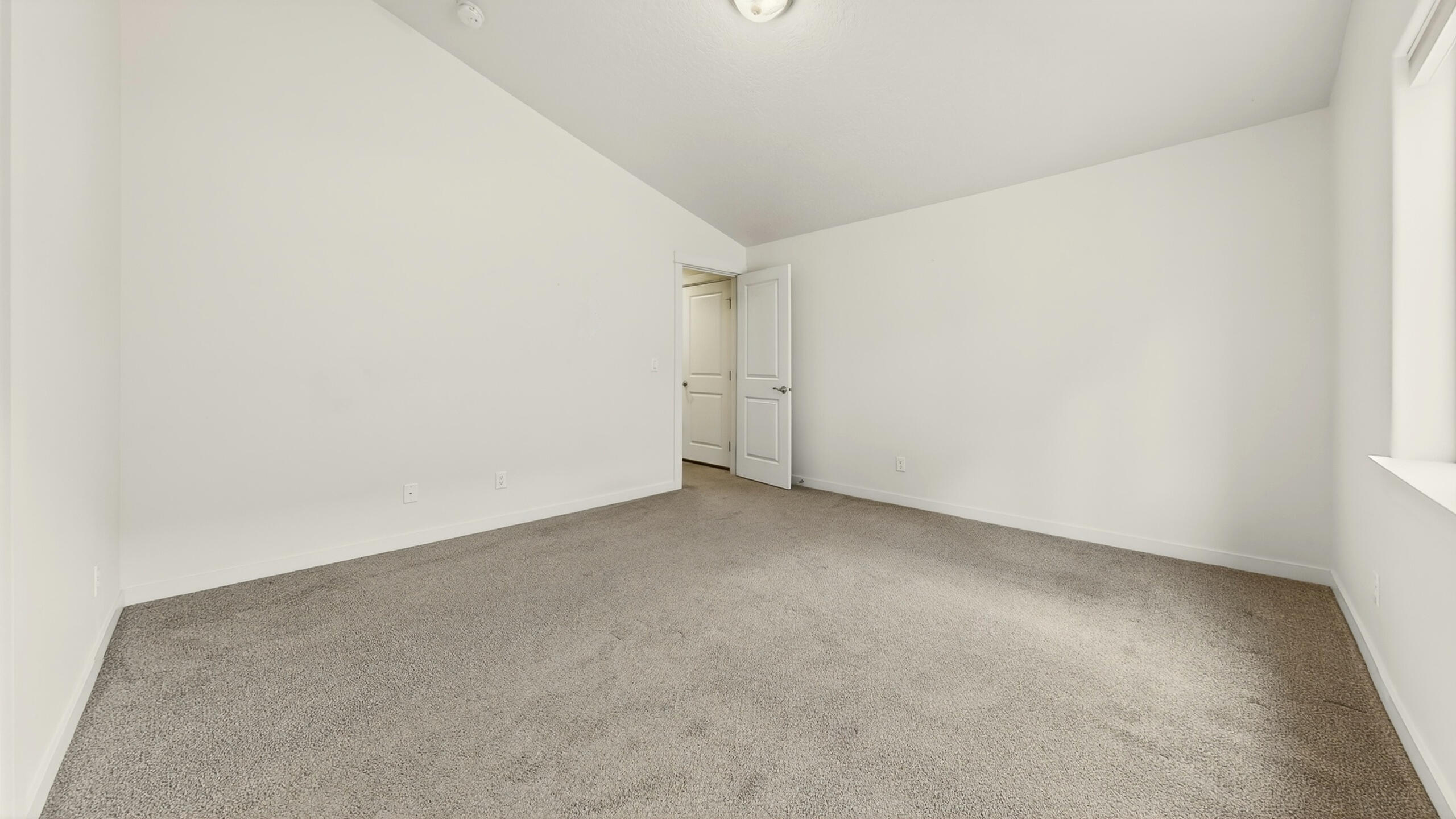 680 McKinney Ranch Road Sisters, OR 97759 - Photo 33 of 41 a view of empty room