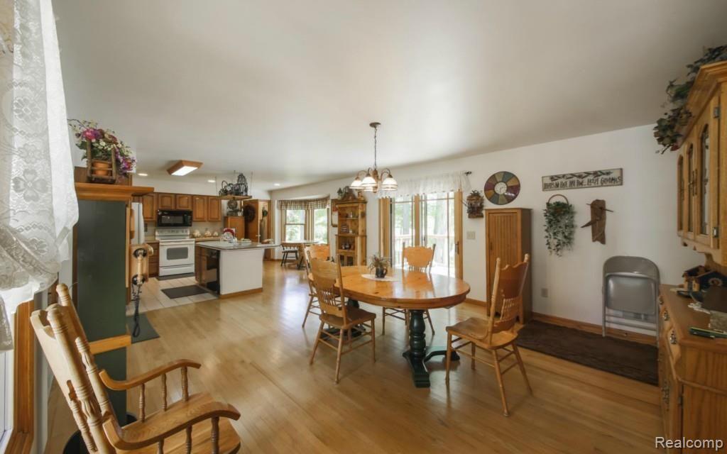 5713 Dutcher Road Howell, MI 48843 - Photo 9 of 33 Kitchen and dining room area