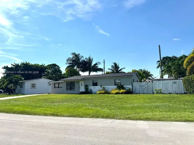 $3,000 | 4119 Southwest 49th Street, Dania Beach, FL 33314