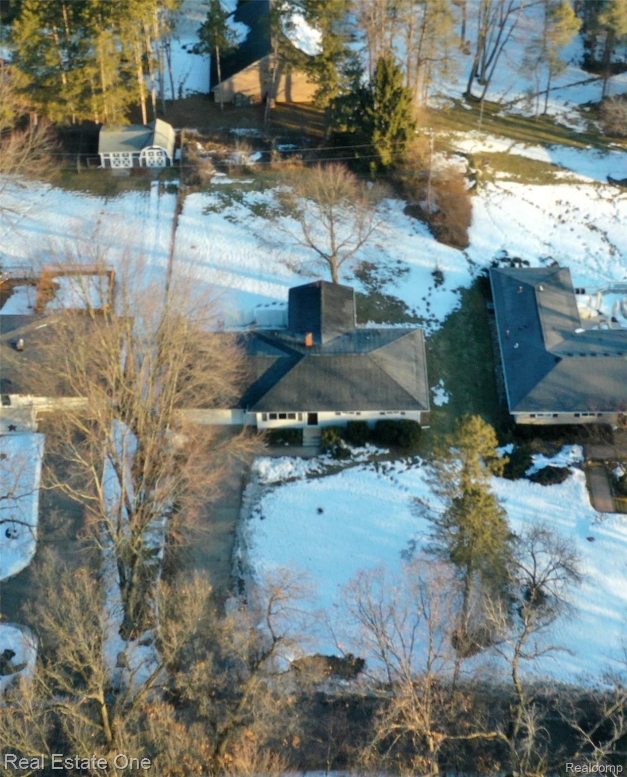2222 Cole Road Lake Orion, MI 48362 - Photo 2 of 25 2.jpeg