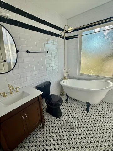 $2,500 | 706 Gloucester Street, Unit A, Brunswick, GA 31520