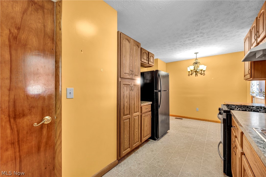 5818 Smith Road Brook Park, OH 44142 - Photo 13 of 38
