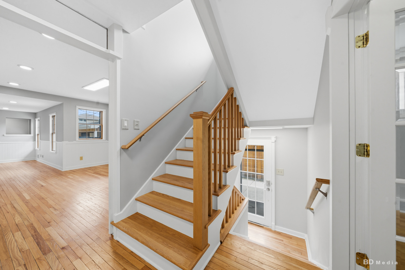 10428 South Springfield Avenue Chicago, IL 60655 - Photo 7 of 43 a view of entryway and hall with wooden floor
