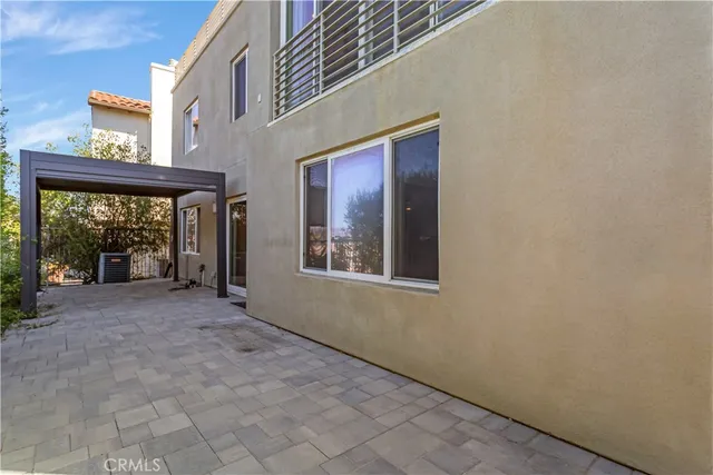 a view of an front door and porch