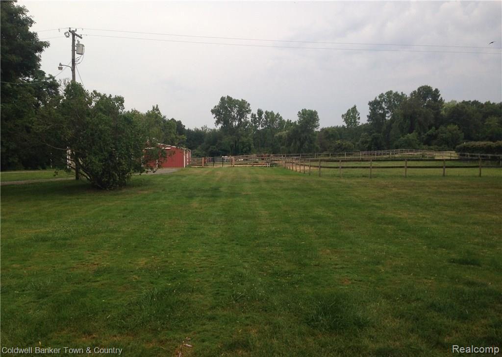 4316 Crooked Lake Road Howell, MI 48843 - Photo 32 of 40 4316 Crooked Lake (37).jpg
