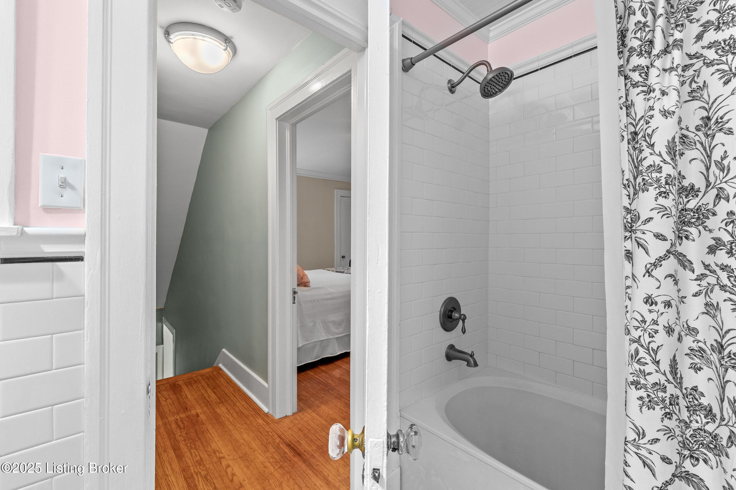 916 Greenleaf Road Louisville, KY 40213 - Photo 32 of 55 upstairs bath 2