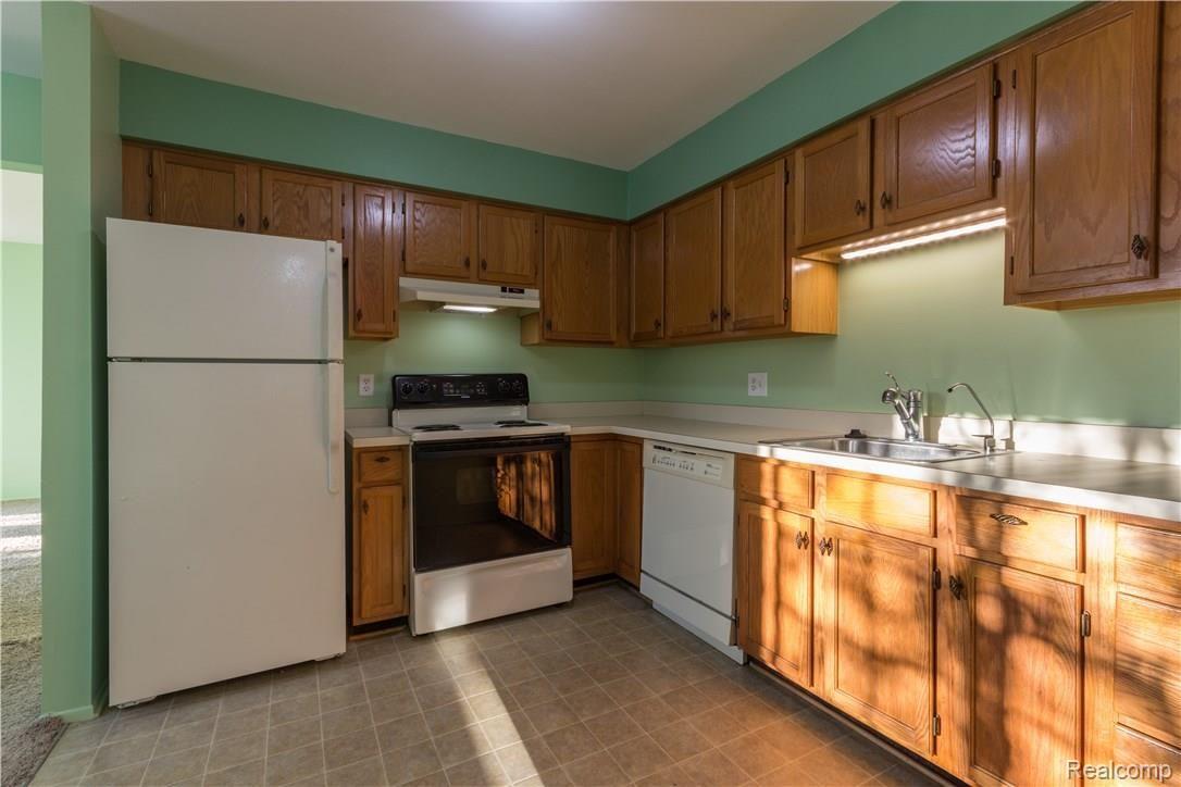 420 Baldwin Avenue Rochester, MI 48307 - Photo 3 of 12 420 Baldwin-4.jpg