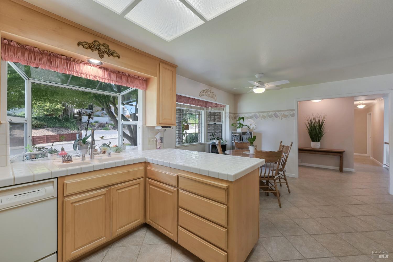 2040 Parrish Drive Santa Rosa, CA 95404 - Photo 6 of 27